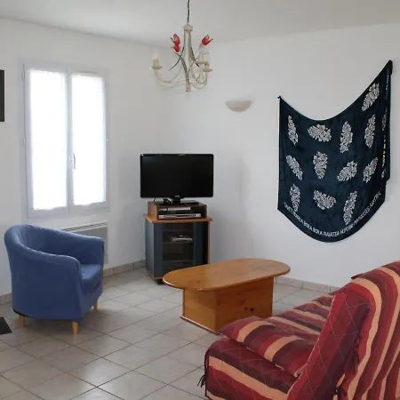 Holiday home Maison Avec Jardin Proche Thermes Comprenant Lave-linge Et Lave-vaisselle - Fr-1-541-47