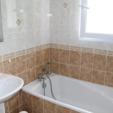 Maison Avec Jardin Proche Thermes Comprenant Lave-linge Et Lave-vaisselle - Fr-1-541-47 La Roche-Posay